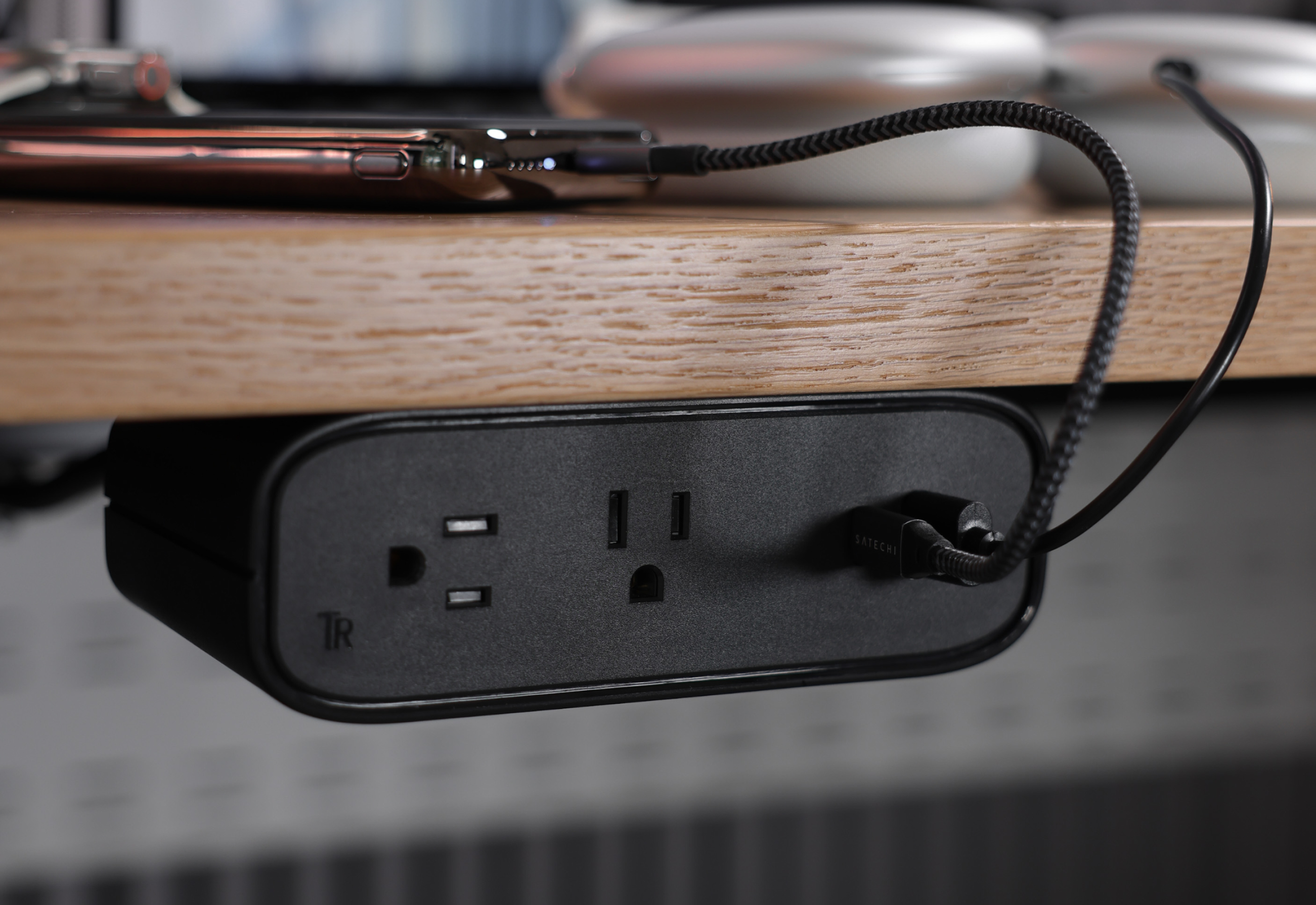 Ergonofis - Power Outlet
