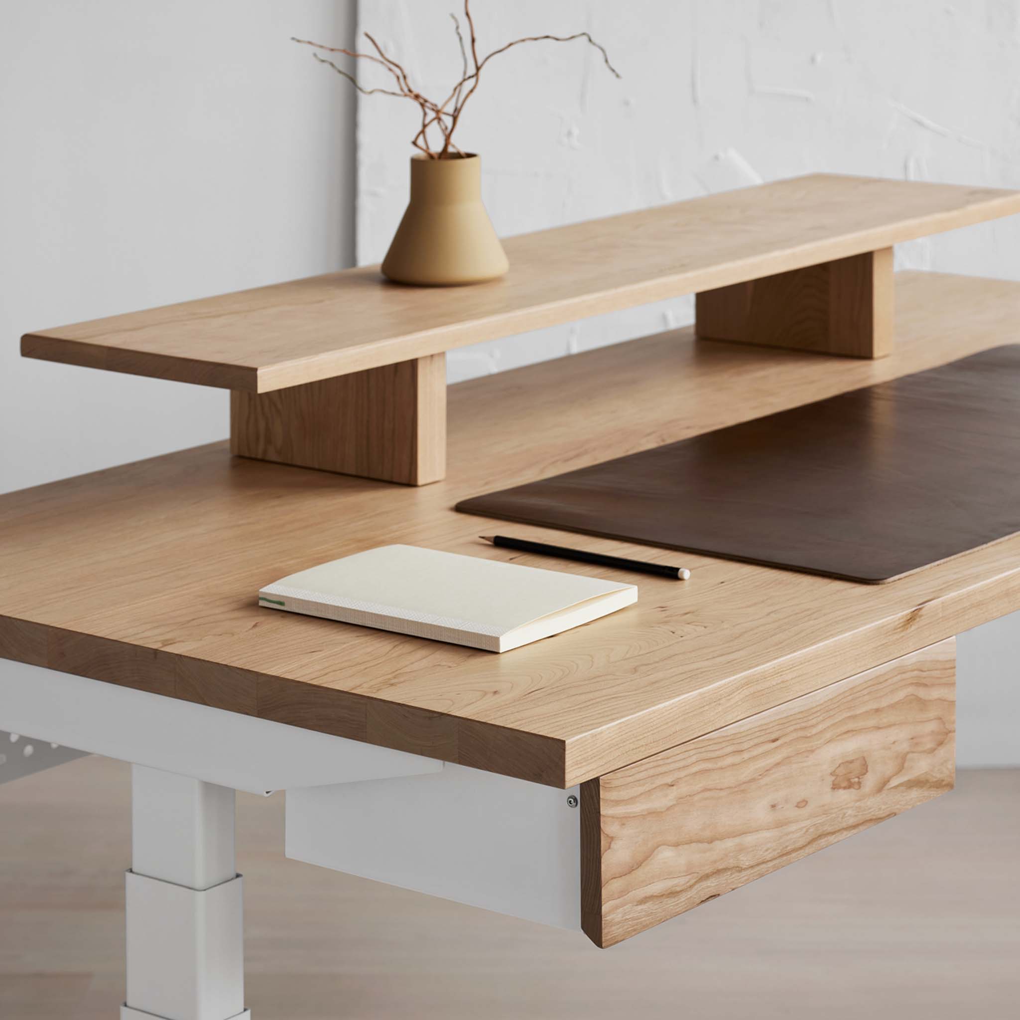 The Sway Standing Desk in Cherrywood - ergonofis