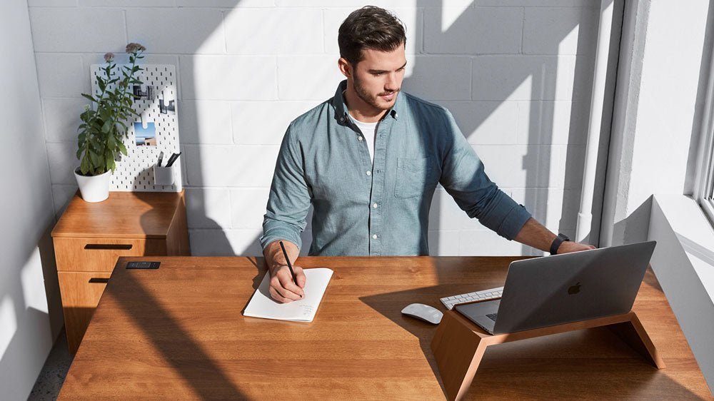 5 ways to improve your posture when working with a laptop - Ergonofis