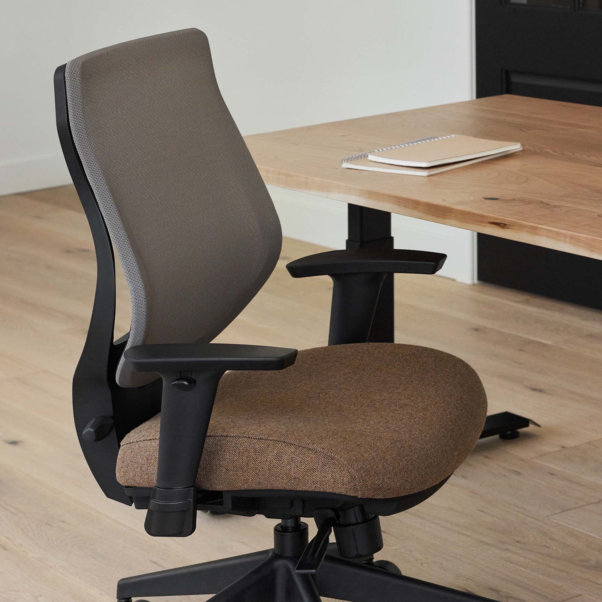 YouToo Ergonomic Chair - Black-Almond – Clay - Noir-Amande – Argile