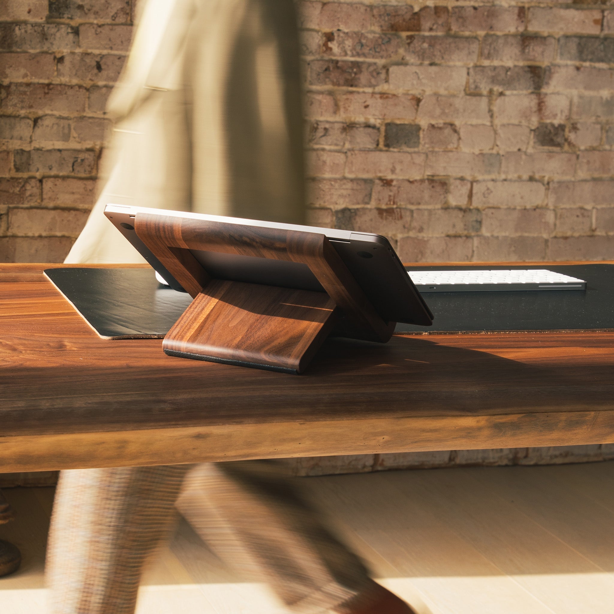 Fold Laptop Stand - Walnut - Noyer