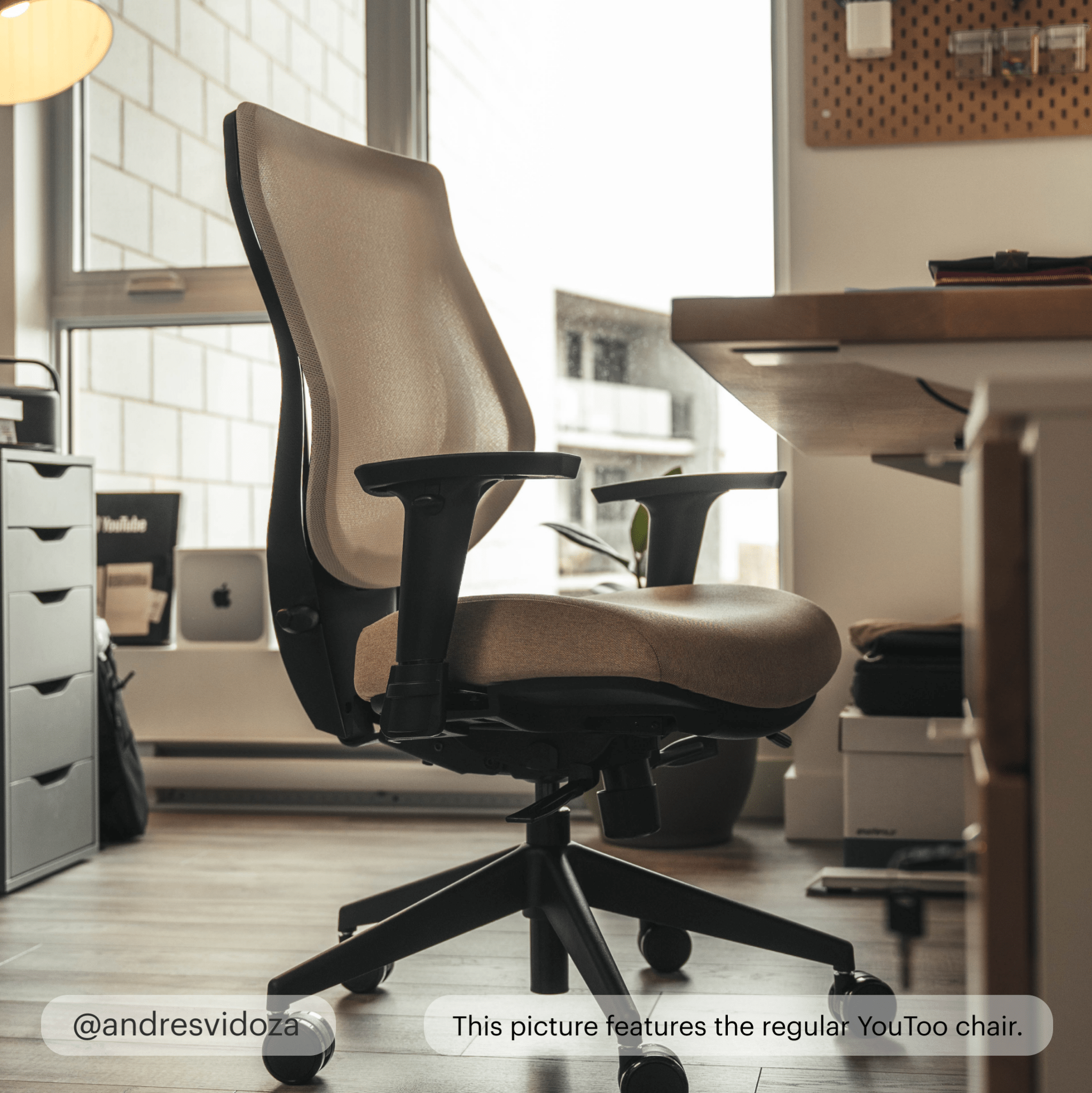 Small YouToo Ergonomic Chair - Black-Cream – Sand - Noir-Cream – Sand