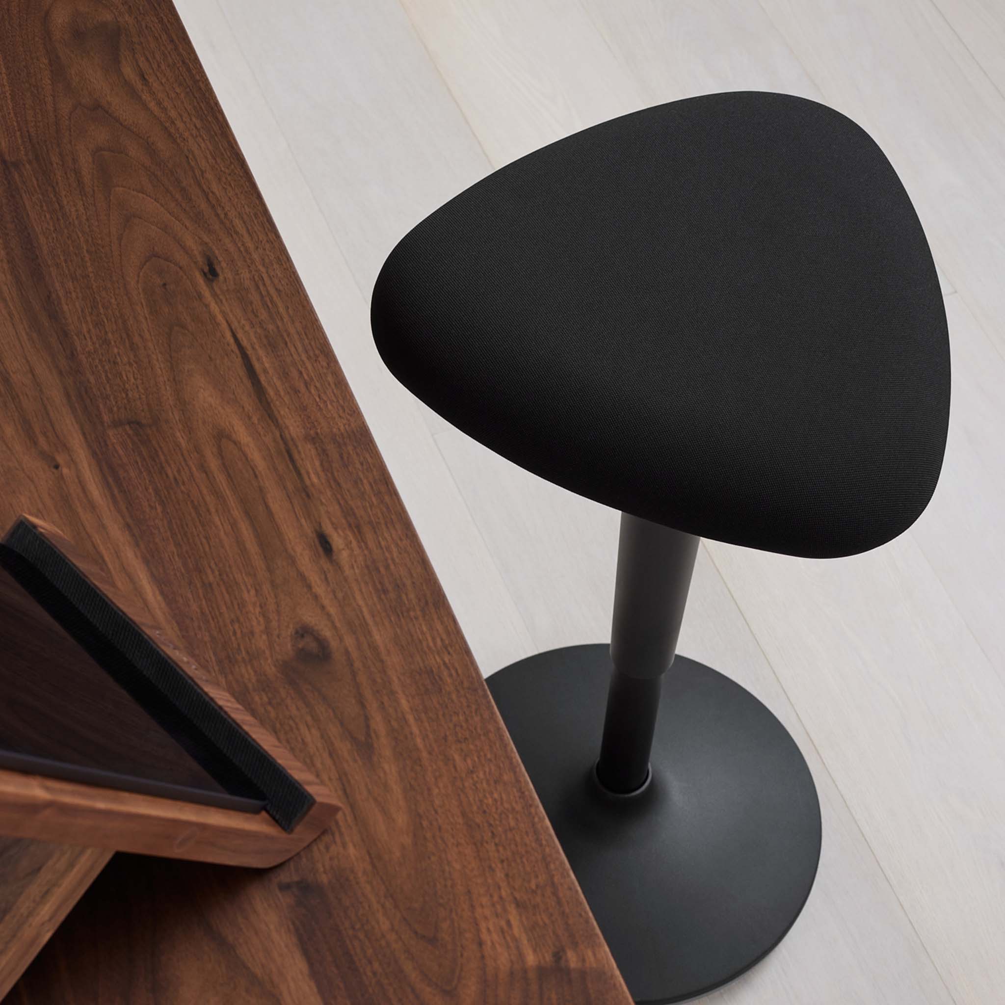 The Tilt Ergonomic Stool - Black - Noir