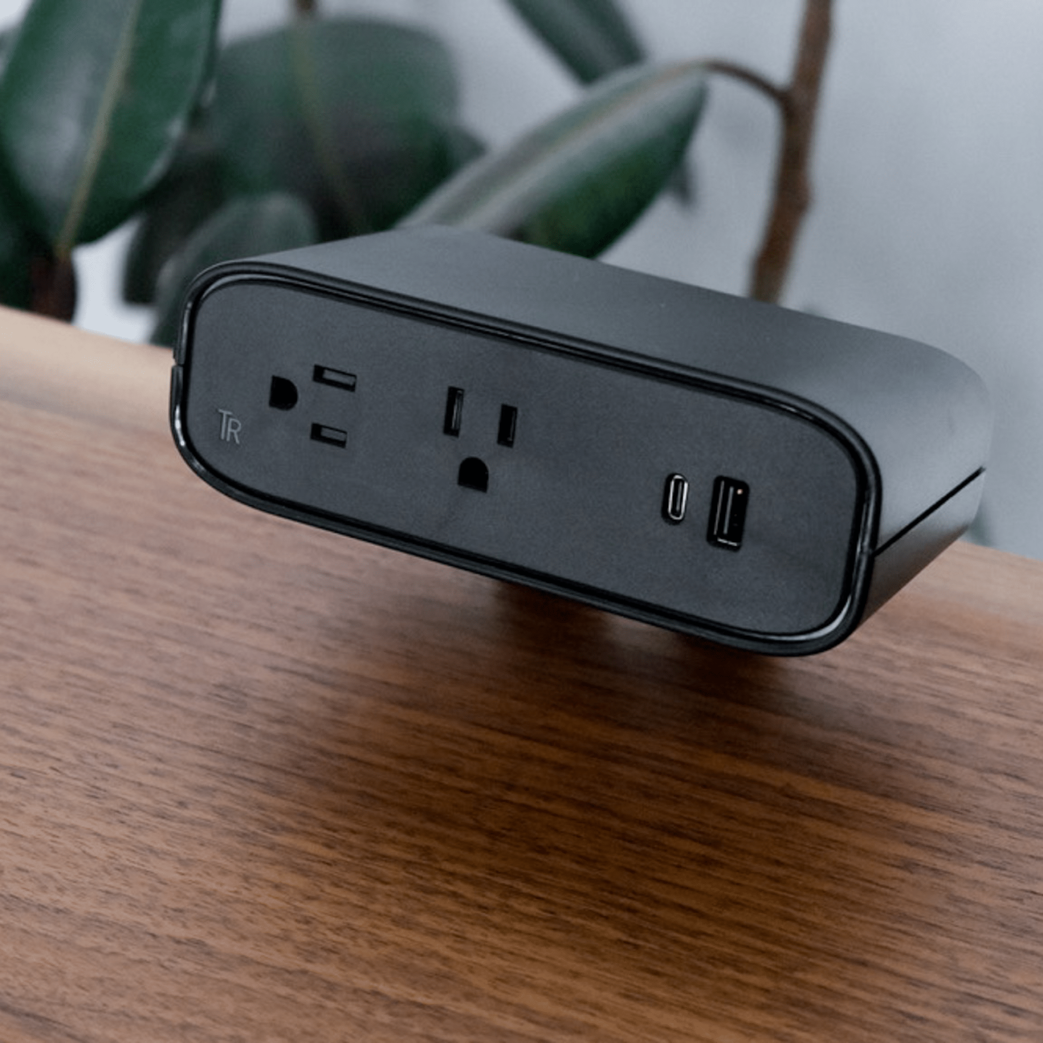 On Desk USB-C Power Strip - Black-On_Desk - Noire-Sur bureau