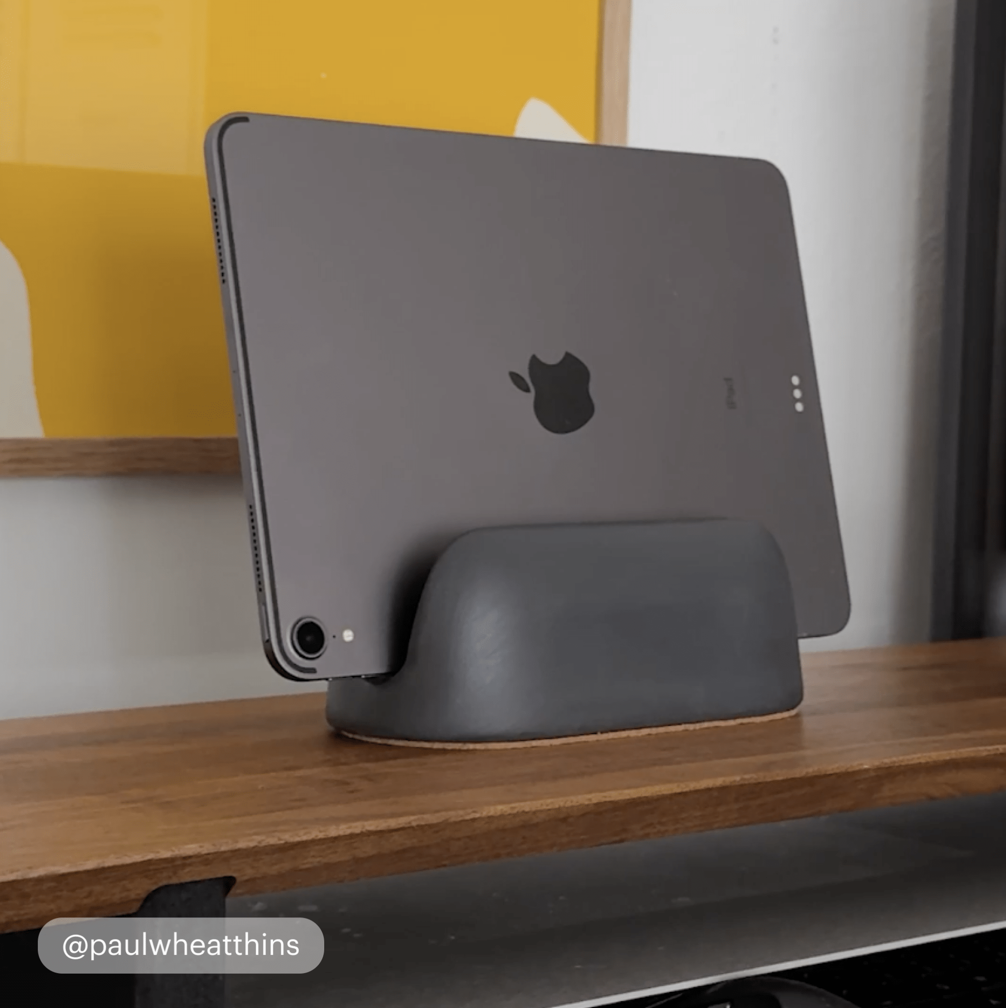 Vertical Laptop Dock - Coal - Charbon