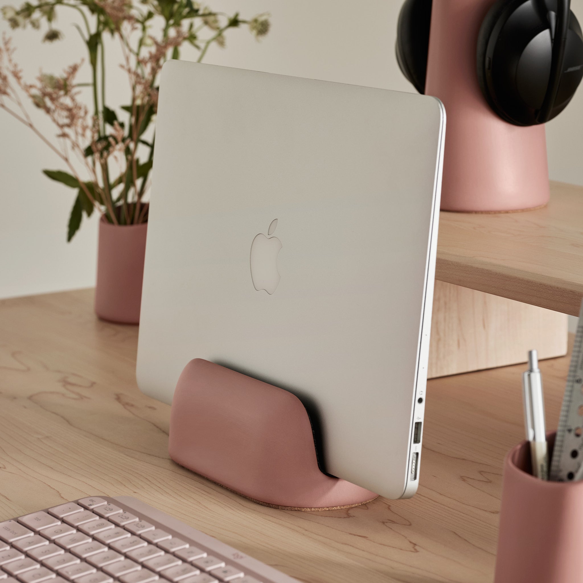 Vertical Laptop Dock - Blush