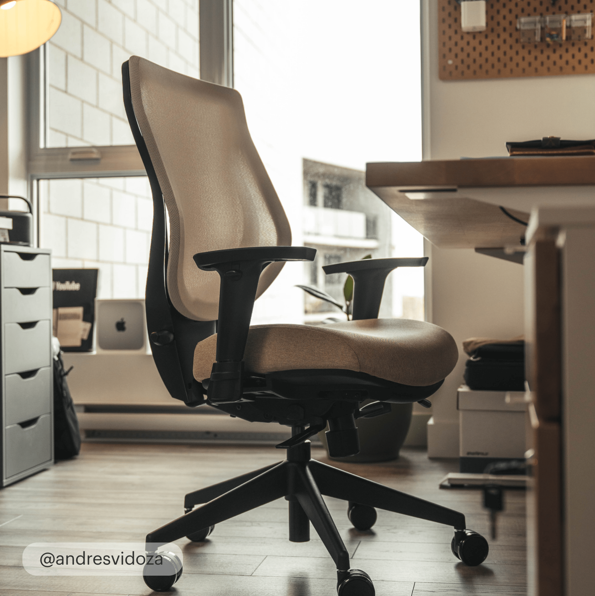 YouToo Ergonomic Chair - Black-Cream – Sand - Noir-Cream – Sand